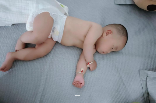 平顶山孕妇肚子一跳一跳